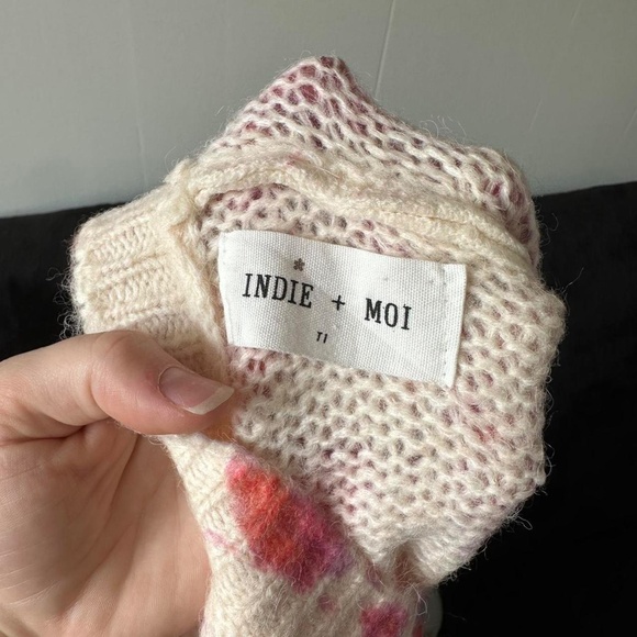 Soft pink floral v-neck sweater - Picture 6 of 8